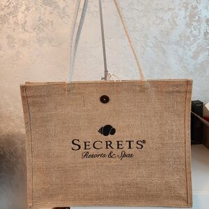 2 Beach Bags Secrets Resorts & Spas Tan Travel Tote